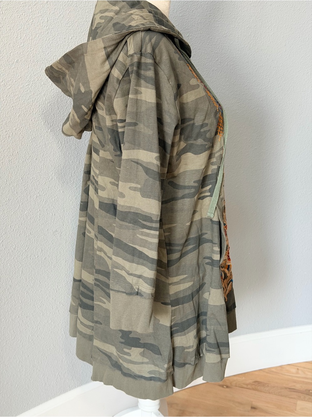 Cait Celeste Camouflage Floral Embroidered Zip Hoodie Tunic Sweater Medium GUC - Picture 6 of 11